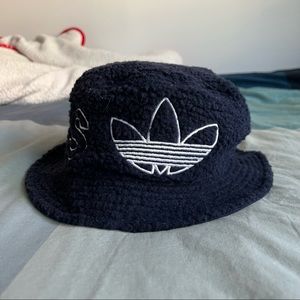 Adidas Sherpa Bucket
